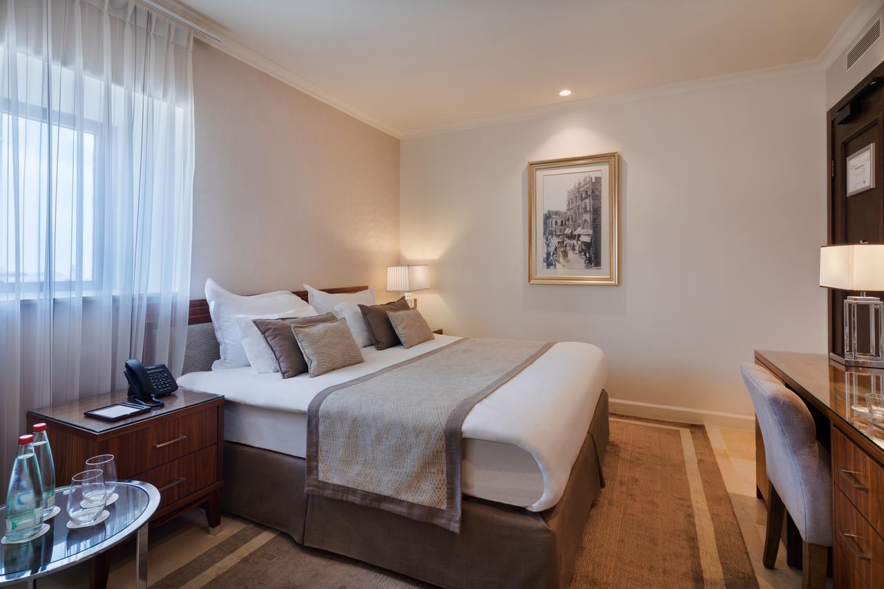 Herbert Samuel Jérusalem Extérieur photo A bedroom at the hotel