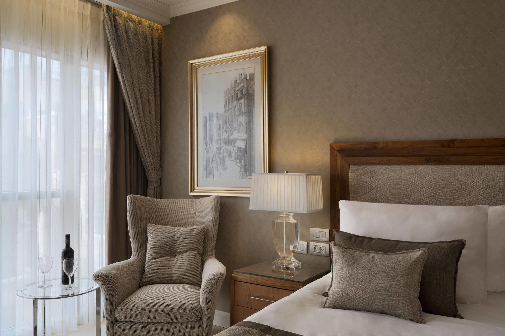 Herbert Samuel Jérusalem Extérieur photo A bedroom at the hotel