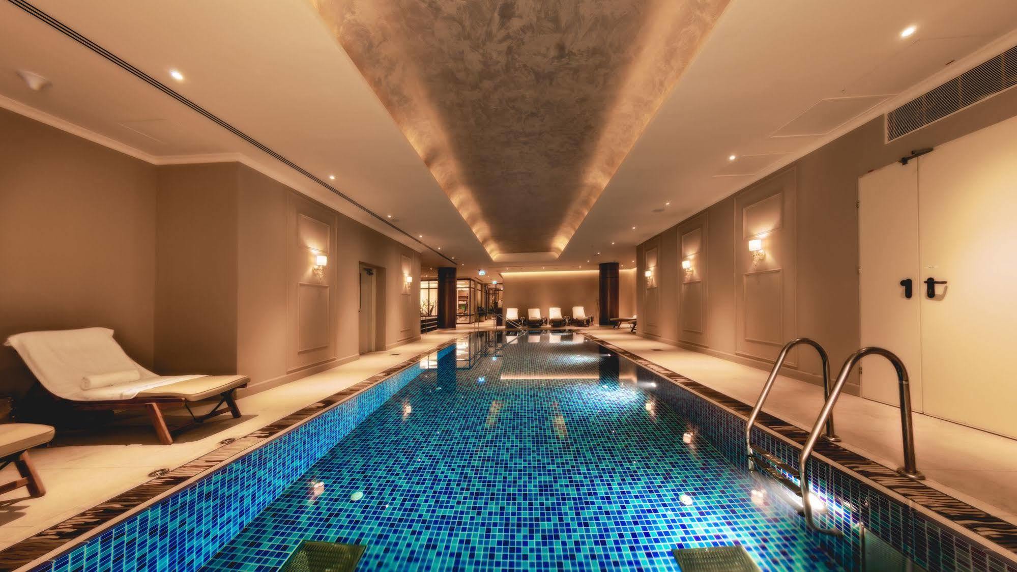 Herbert Samuel Jérusalem Extérieur photo The swimming pool at the hotel