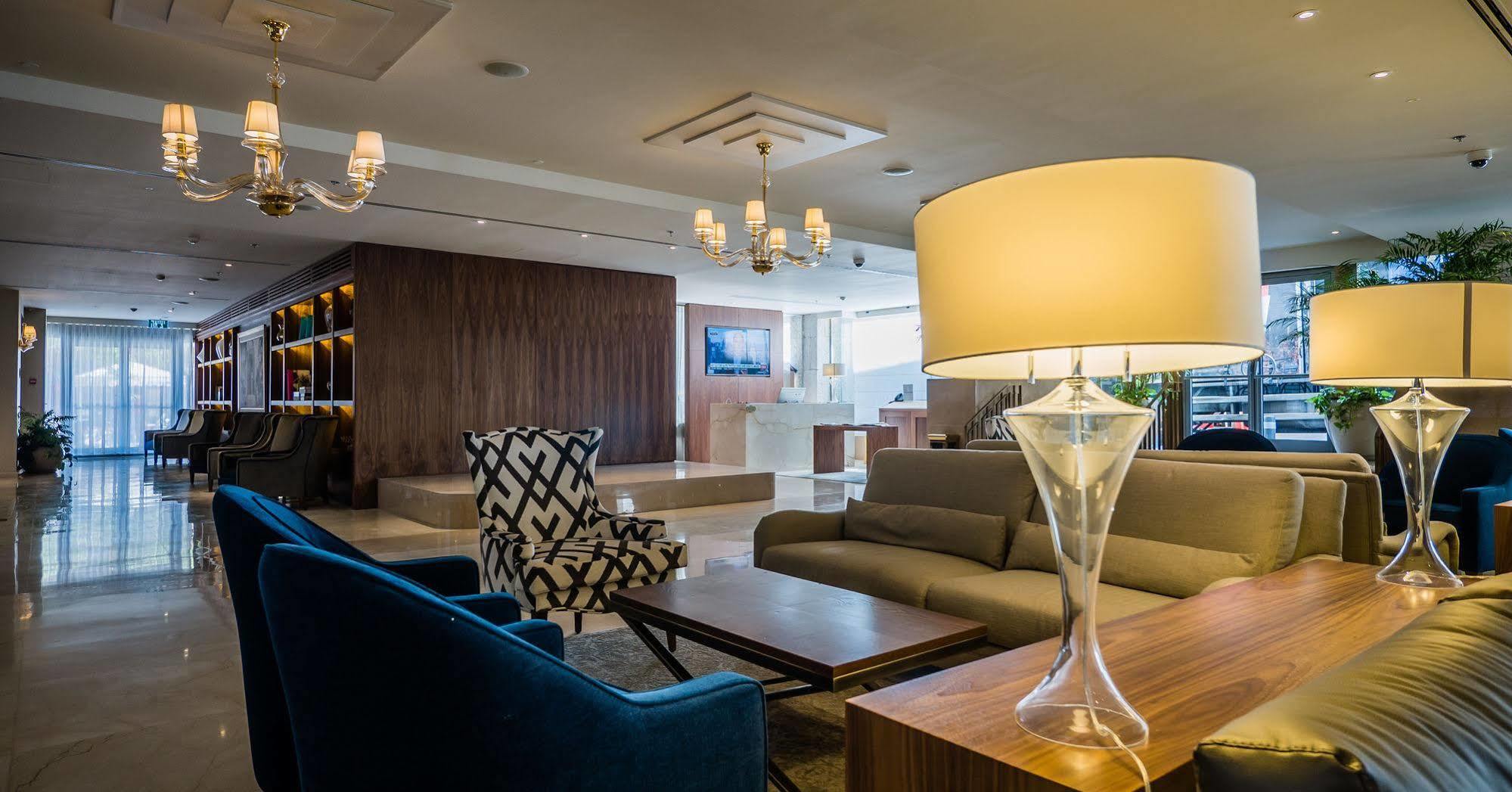 Herbert Samuel Jérusalem Extérieur photo The lounge at the airport